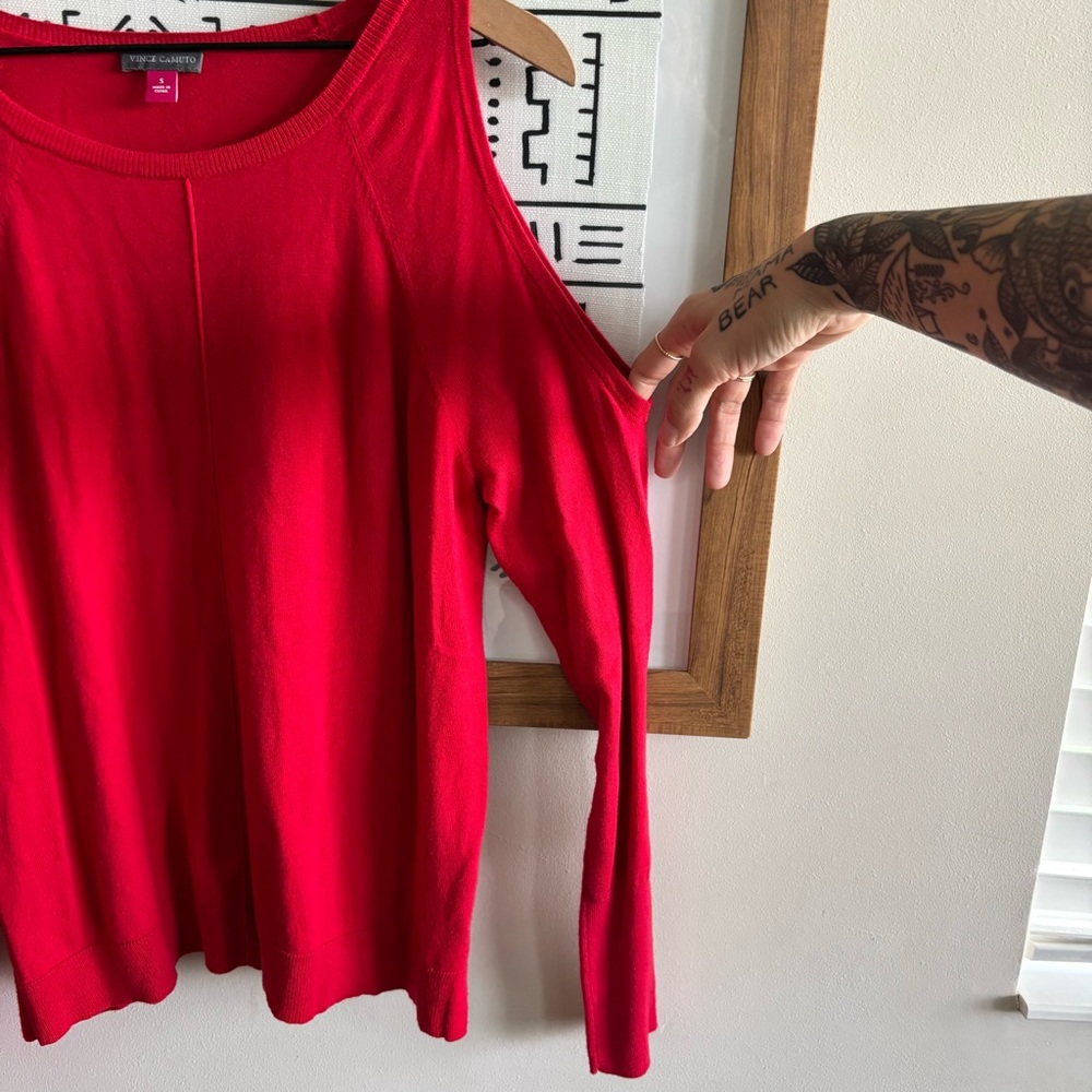 Vince Camuto Cold Shoulder‎ Top - Picture 3 of 6